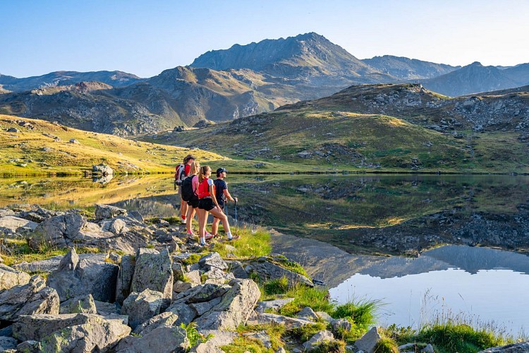 Lac long et rond des Muandes