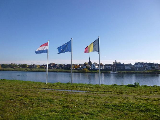 Drapeau frontière Lanaye-Eijsden_Meuse_Bac cramignon_Montagne St Pierre