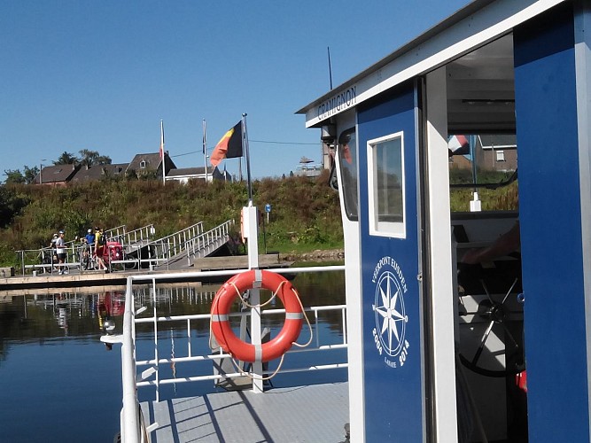 A bord du bac cramignon Lanaye-Eijsden_Meuse_Montagne St Pierre