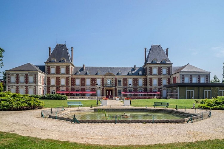 Château des gueules cassées à Moussy-le-Vieux