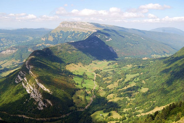 Vue sur le Margeriaz et le massif des Bauges depuis la Galopaz