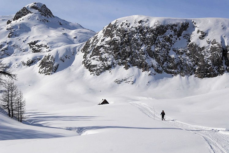 Snowshoeing up to the Chardonnet refuge