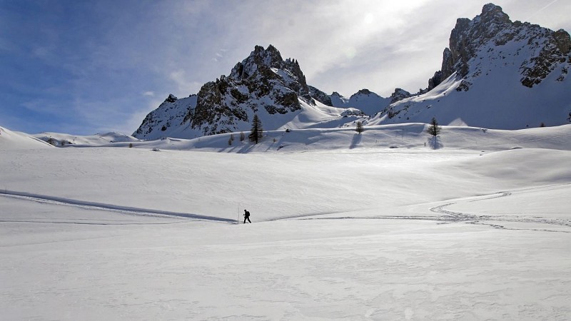 Snowshoeing up to the Chardonnet refuge