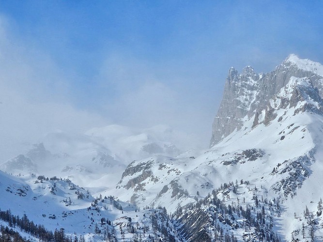 Les granges de la Vallée Étroite : accès aux refuges I Re Magi et Terzo Alpini_Névache