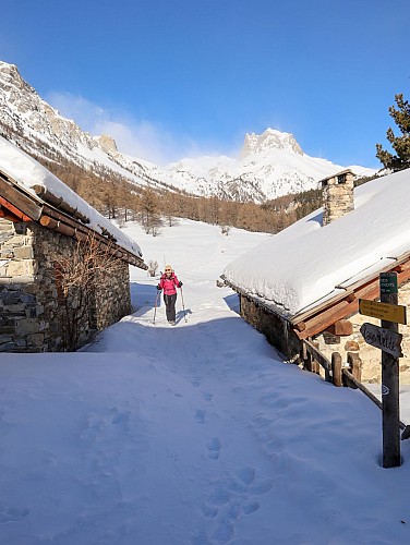 Les granges de la Vallée Étroite : accès aux refuges I Re Magi et Terzo Alpini_Névache