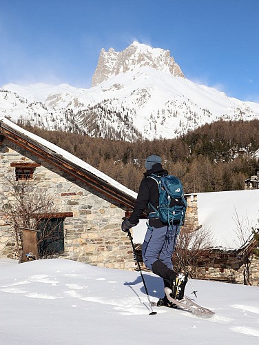 Les granges de la Vallée Étroite : accès aux refuges I Re Magi et Terzo Alpini_Névache