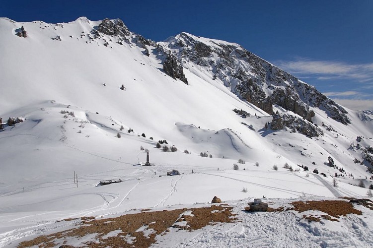 En direct - Hautes-Alpes : les chasse-neige jouent de l'étrave dans l'Izoard