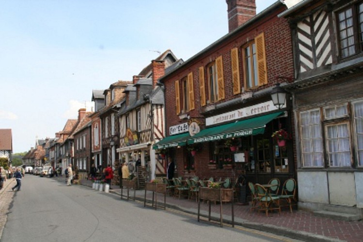 Beuvron en Auge - la chapelle de Clermont - sur la Route du Cidre