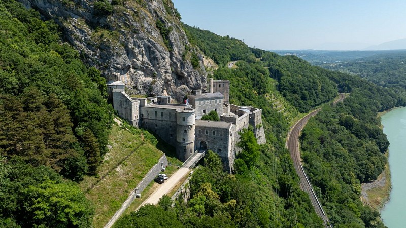 Randonnée pédestre : Fort l'Écluse au bord du Rhône_Léaz