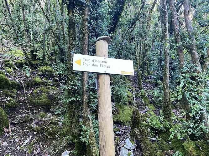 Sentier de randonnée - Le Tour des Fècles