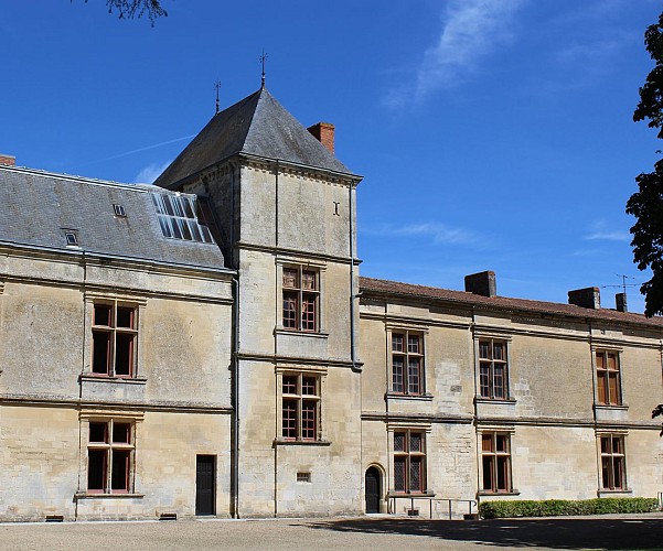 79160-colulonges sur l autize - chateau renaissance - cote jardin