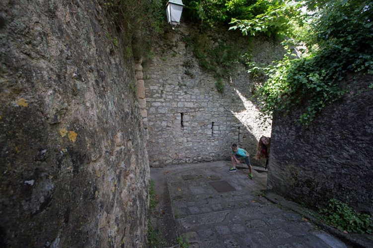 Chemin d'eau, chemin de fer - Dans les ruelles en ville haute