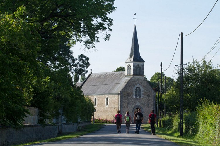 Chemins de sable en Brenne - En allant vers l'église