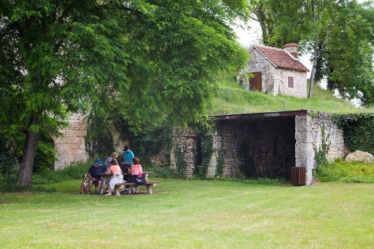 Balade en bord de Creuse - Pause aux anciens fours à chaux