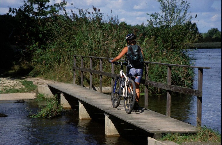 Touriste-sur-gue-le-Blizon