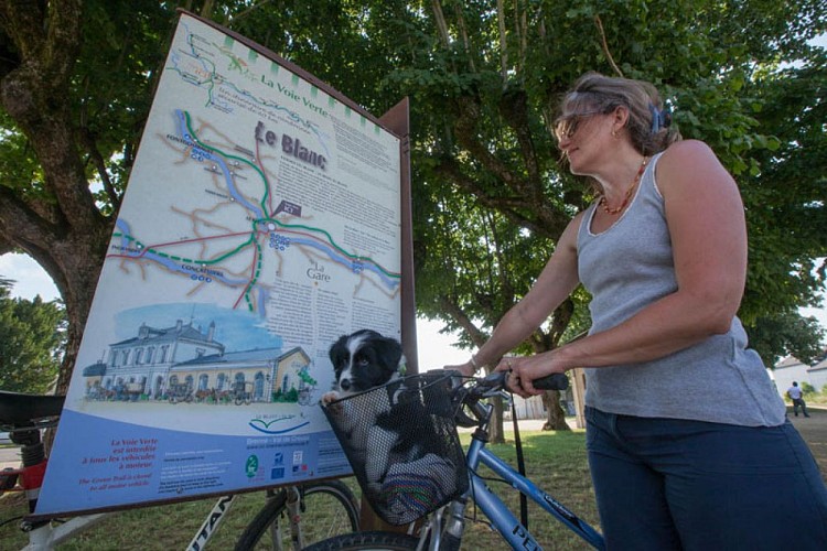 Au départ de l'ancienne gare du Blanc