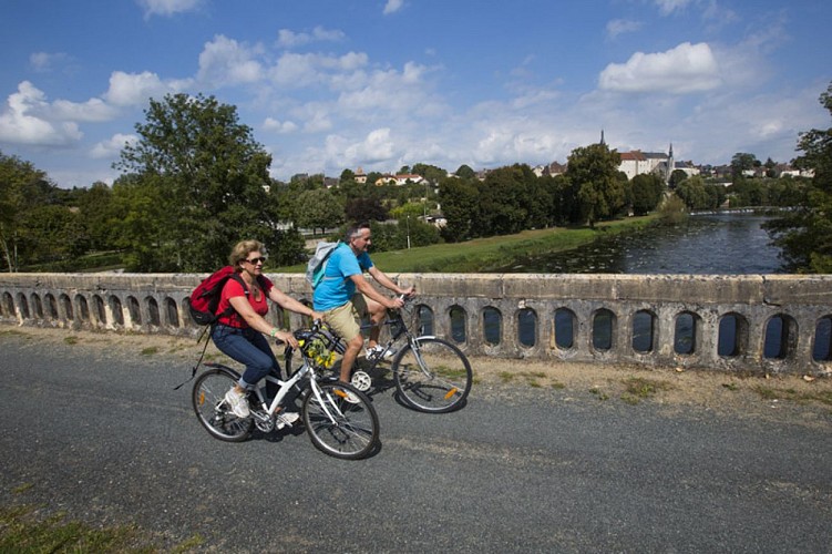Sur le viaduc à Saint-Gaultier