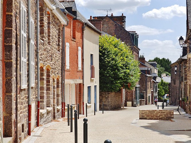 Rue de la Saulnerie Montfort sur Meu - Office de Tourisme Montfort Communauté