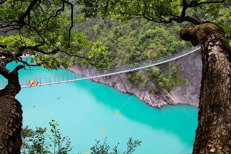 The tour of the Himalayan Bridges of Monteynard-Avignonet