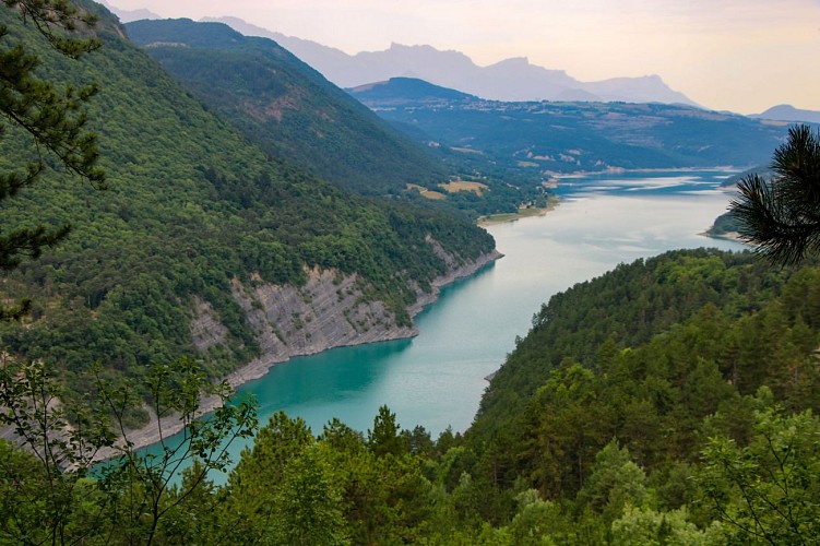 Giro a piedi : Les passerelles du lac de Monteynard-Avignonet