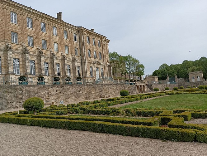 Jardin à la française, abbaye royale de celles sur Belle