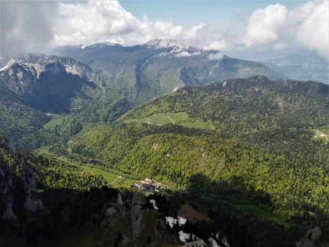 Monastère de la Grande Chartreuse depuis le sommet du Grand Som