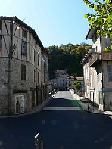 A la découverte des cités médiévales : Laroquebrou