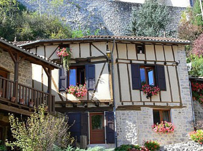 A la découverte des cités médiévales : Laroquebrou