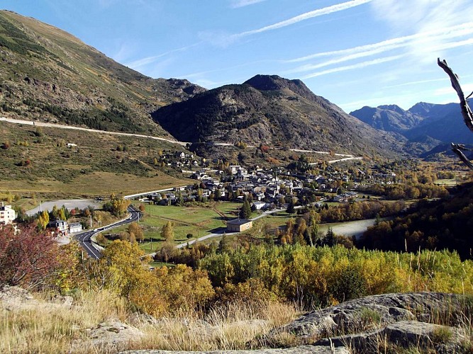 Vue sur le village de Porté-Puymorens
