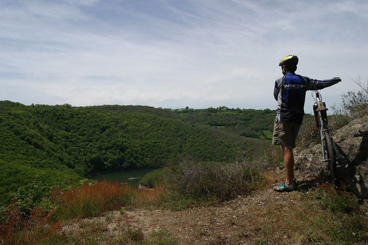 MTB route - Van Montsalvy tot de Goul-vallei