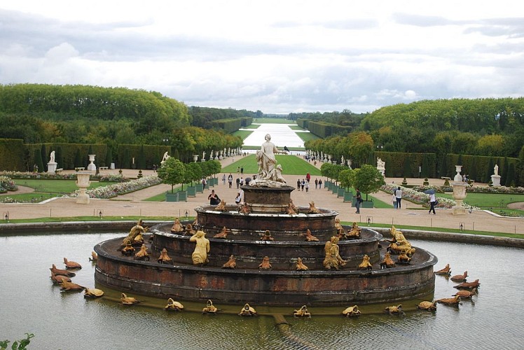Passeggiata da Nettuno al giardino di Versailles