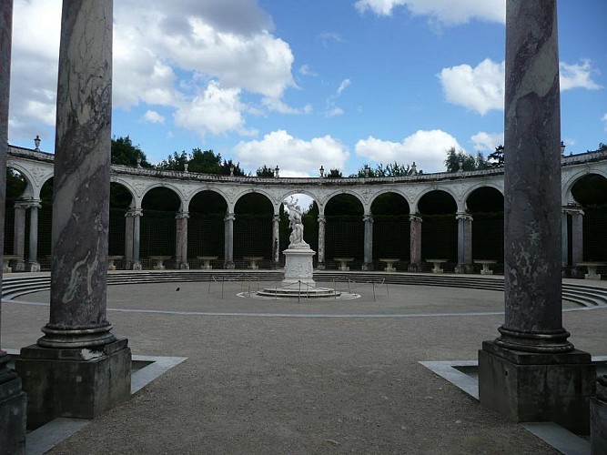 Paseo de la Columnata al jardín de Versalles