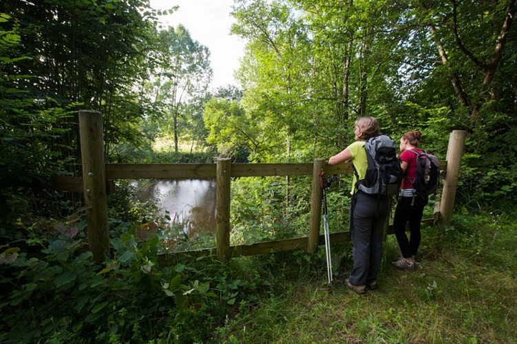 Par la voie verte - Pause en bord de Creuse