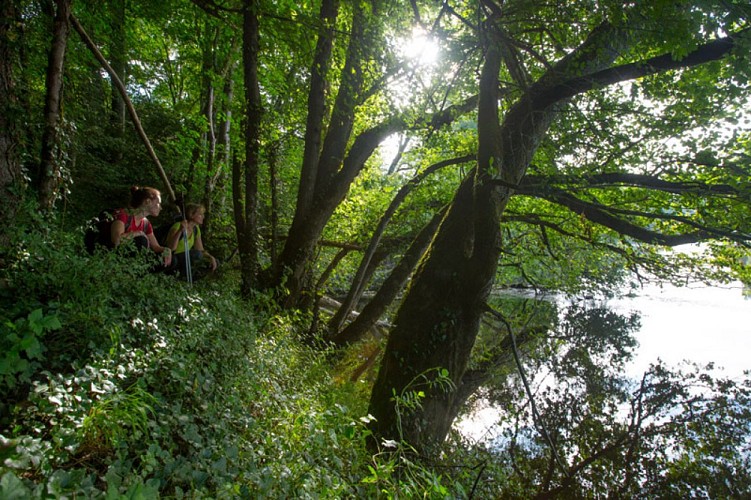 Par la voie verte - Pause en bord de Creuse