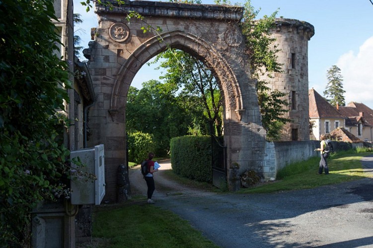 Par la voie verte - Porche du château