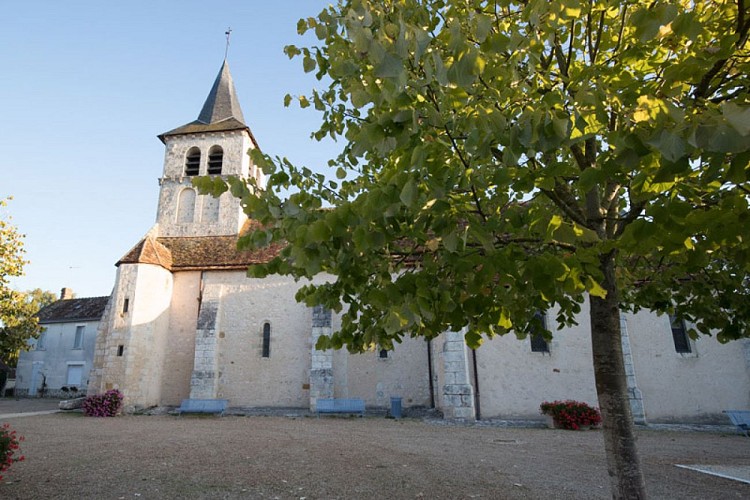 Le Suin, du calcaire à l'argile - L'église et sa pierre blanche