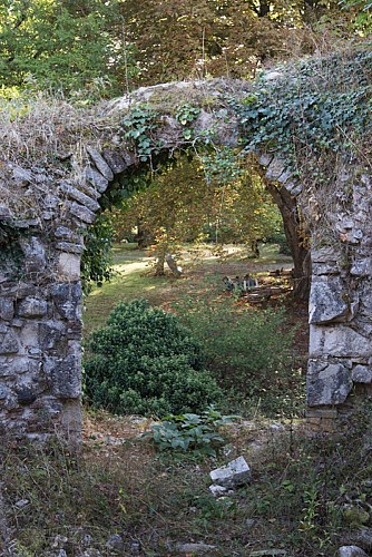 L'eau, la terre, l'air, le feu - Vestiges de l'ancien haut fourneau