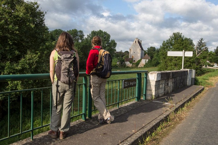 L'Anglin, de roches en roc - Sur le pont à Rocheblond