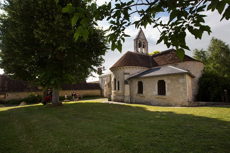 Rive gauche, rive droite - En passant devant l'églsie de Preuilly-la-Ville