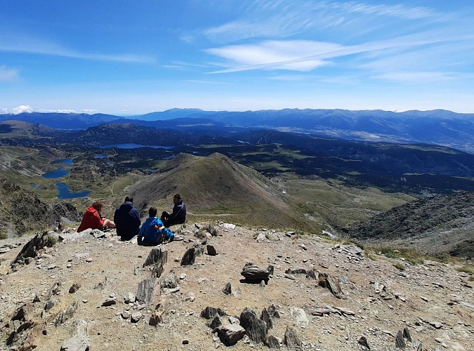 Panorama sur les étangs du Carlit depuis le sommet du Carlit