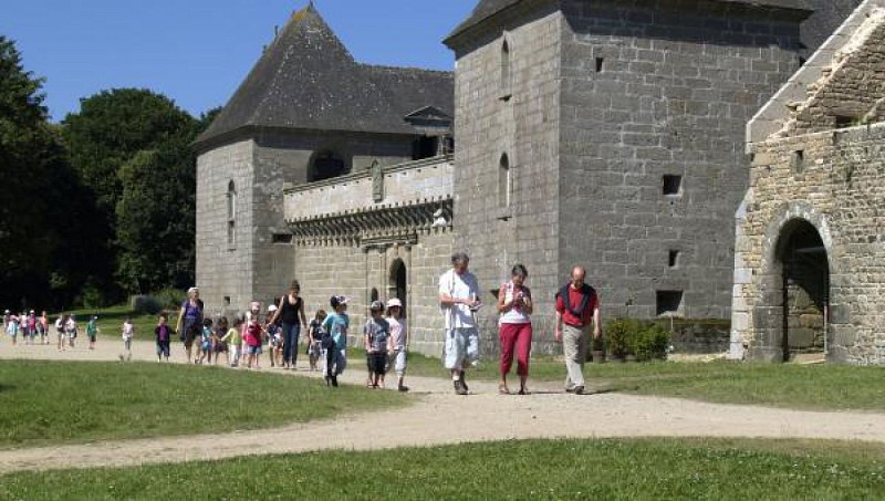 Le château de Kergroadez - OFFICIEL