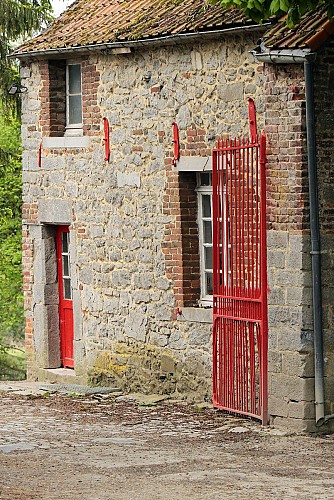 Walk at Haute Sambre, Thure abbey farm in Erquelinnes