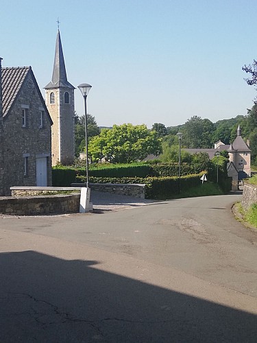 Balade de Mozet et château de Goyet