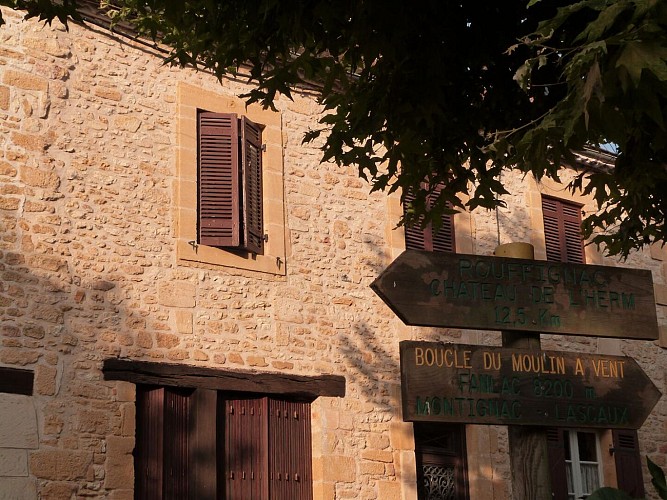 Plazac - village- chemin de randonnée