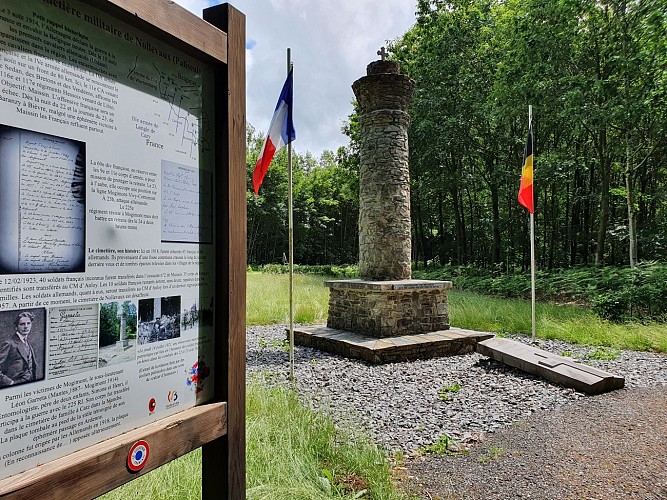 Carlsbourg Nollevaux 21 été Monument et cimetière 14 18 A Villeval (3)