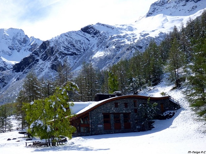 The Rosuel refuge from the Pont Baudin (winter)
