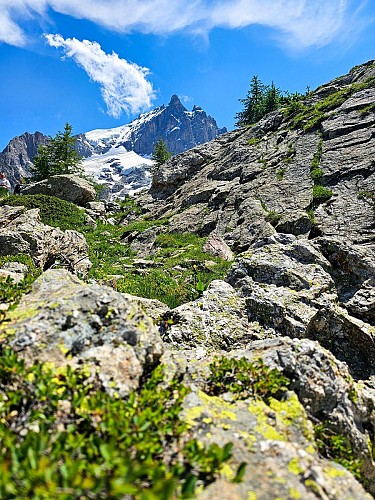 Rifugio Evariste Chancel e lago Puy Vachier da 2400 m di altitudine