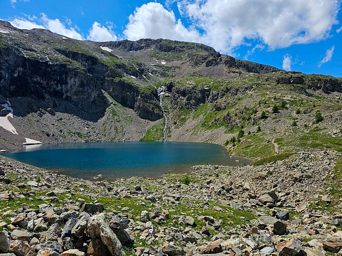 Rifugio Evariste Chancel e lago Puy Vachier da 2400 m di altitudine
