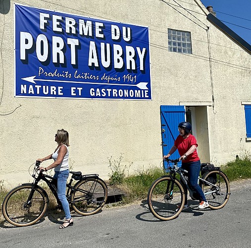 Près de la ferme du Port Aubry