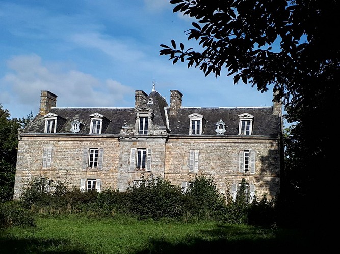 Saint-Brice-en-Coglès : la marche des châteaux